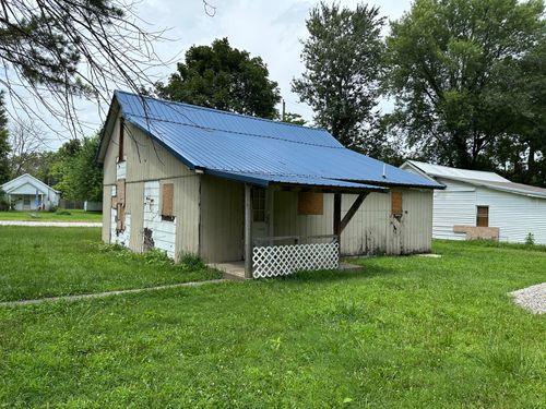 226 S Dunnegan Ave, Bolivar, MO, 65613-1850 | Card Image