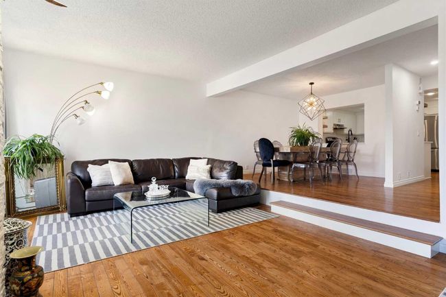 33 - 448 Strathcona Dr Sw, Townhouse with 3 bedrooms, 4 bathrooms and 4 parking in Calgary AB | Image 9