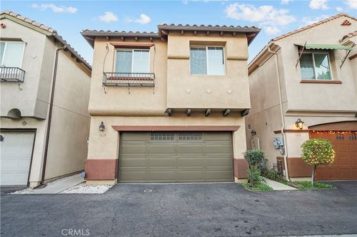 7619 N Patriot Way, Van Nuys, CA, 91405-5648 | Card Image