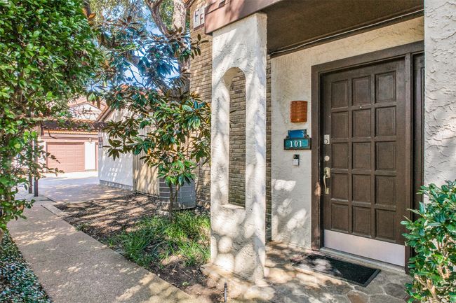 Property entrance featuring stucco siding | Image 4