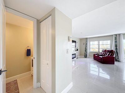 714 - 300 Diplomat Parkway, Condo with 1 bedrooms, 1 bathrooms and null parking in Hallandale Beach FL | Image 2