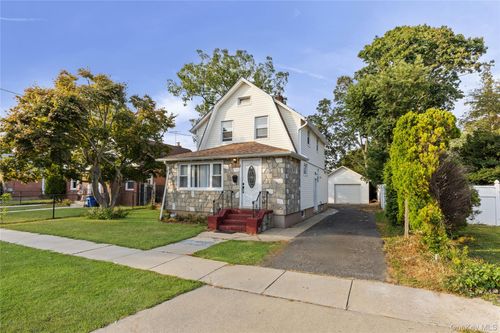 187 Botsford St, Hempstead, NY, 11550-7329 | Card Image