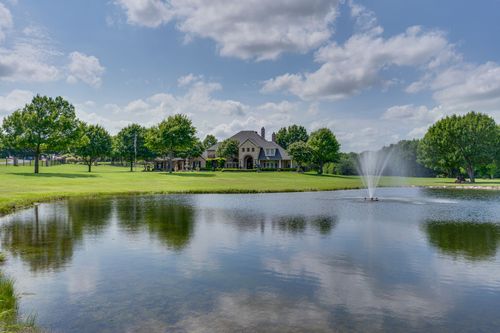 725 Locust Dr, Oak Leaf, TX, 75154-3813 | Card Image
