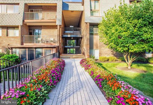 6-7 Stonehenge Cir, BALTIMORE, MD, 21208-3230 | Card Image
