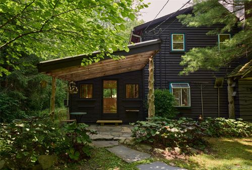 323 Beaverkill Rd, Kingston, NY, 12401-7738 | Card Image