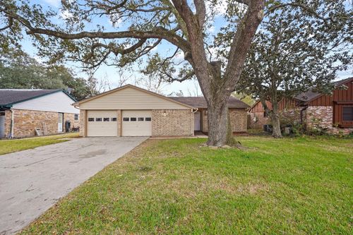 304 Cypress Street, Alvin, TX, 77511 | Card Image