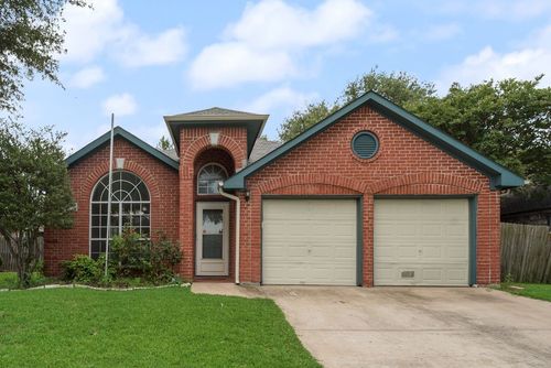 2707 Red Oak Dr, Grand Prairie, TX, 75052-4440 | Card Image