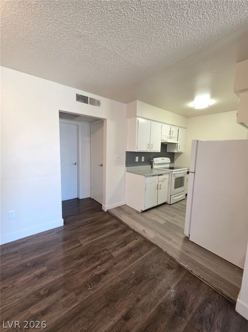 7-1121 E Desert Inn Rd, Las Vegas, NV, 89109-2894 | Card Image