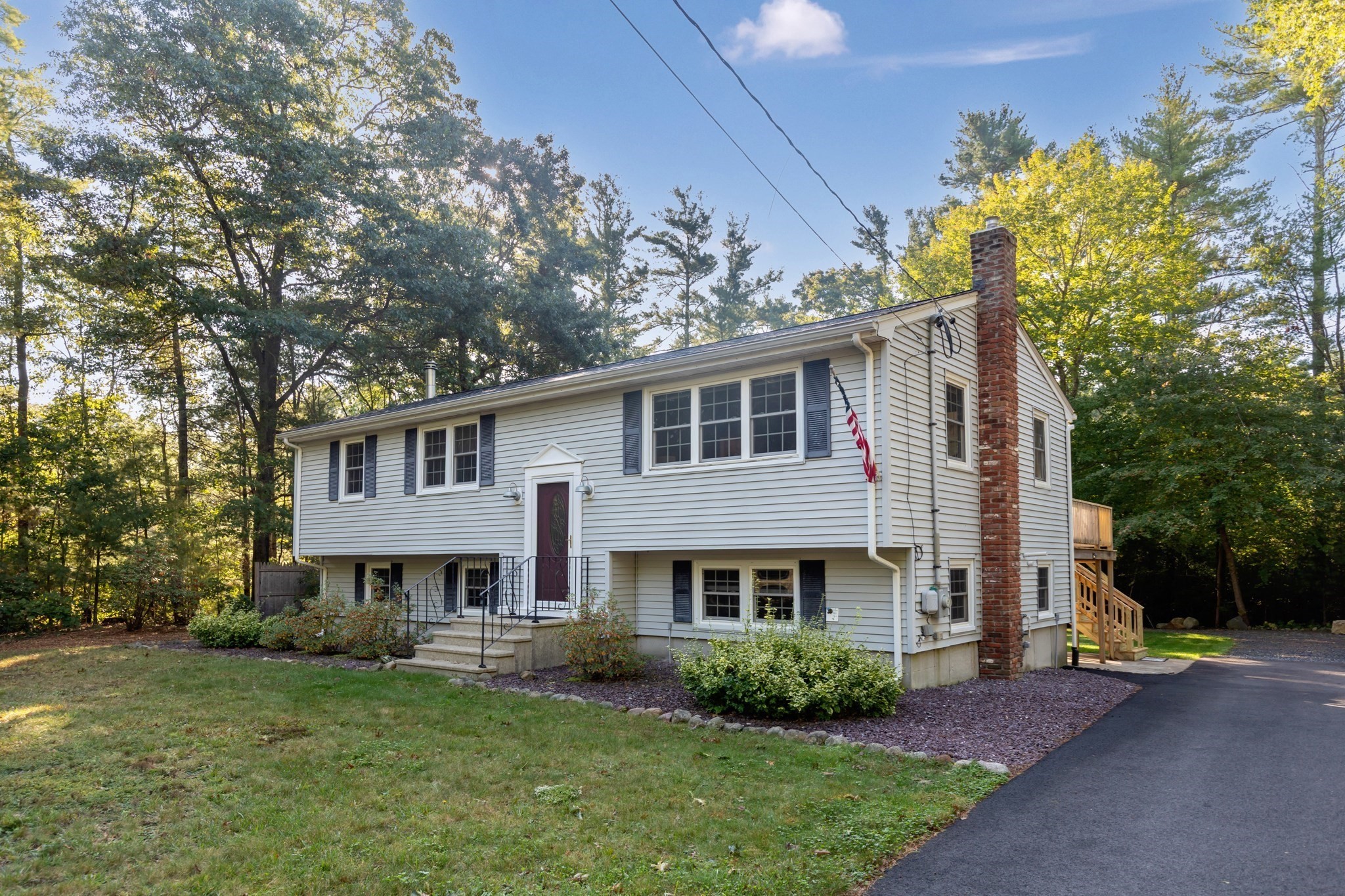 28 Spring St, Pending in Plympton - eXp Realty
