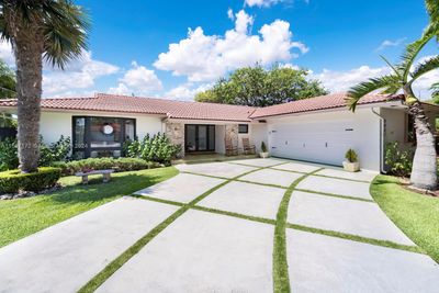 8822 Sw 161st St, House other with 3 bedrooms, 2 bathrooms and null parking in Palmetto Bay FL | Image 3