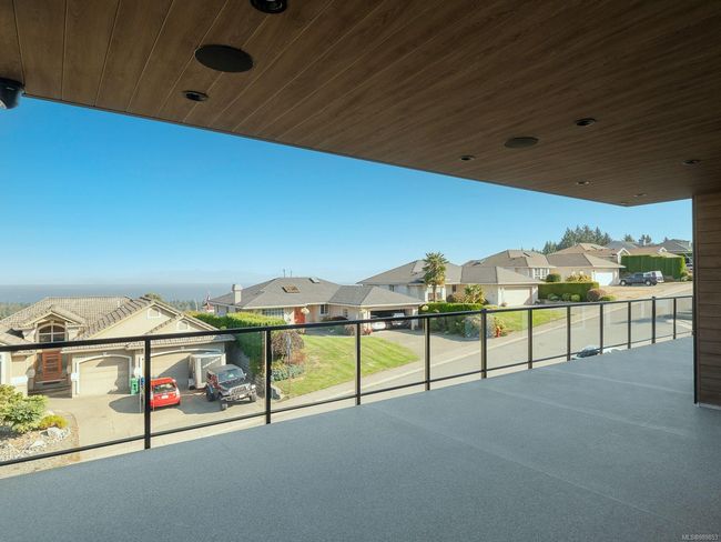 Balcony with Speakers | Image 46