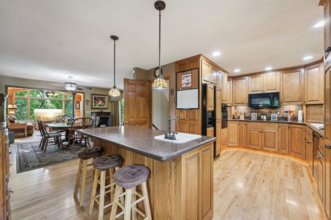 28-web-or-mls-Barnes Ave-0306-028.jpg | Image 16