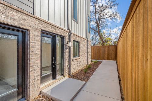 105-2206 Arroyo Ave, Dallas, TX, 75219-1705 | Card Image