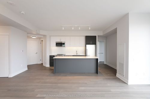 407-2525 Bathurst St, Toronto, ON, M6B2Y9 | Card Image