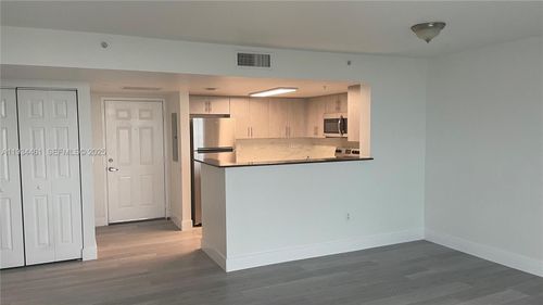 apt-1509-3000 Coral Way, Miami, FL, 33145-3241 | Card Image