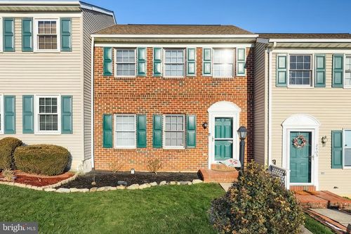 2435 Woodmont Dr, YORK, PA, 17404-8315 | Card Image