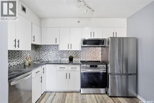 405 5th Ave N, Saskatoon, SK, S7K6Z3 | Card Image