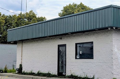 2610 Davison Rd, Flint, MI, 48506-3651 | Card Image