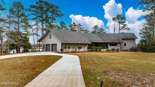 138 Shoreline Ct, Oriental, NC, 28571-9003 | Card Image