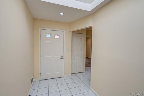 52 Admirals Dr E, Bay Shore, NY, 11706-8100 | Card Image