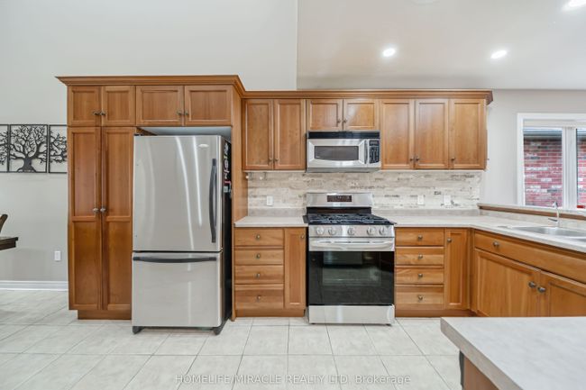93 Lynch Cir, House attached with 4 bedrooms, 4 bathrooms and 2 parking in Guelph ON | Image 15