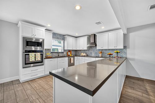 818 Silvergate Dr, Houston, TX, 77079-5001 | Card Image