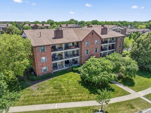apt-105-671 Hapsfield Ln, Buffalo Grove, IL, 60089-4732 | Card Image