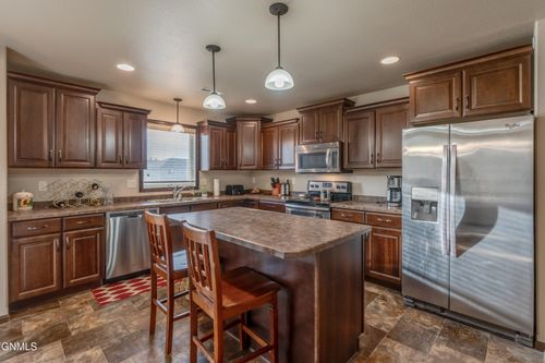 9-1401 Sharloh Loop, Bismarck, ND, 58501-7815 | Card Image