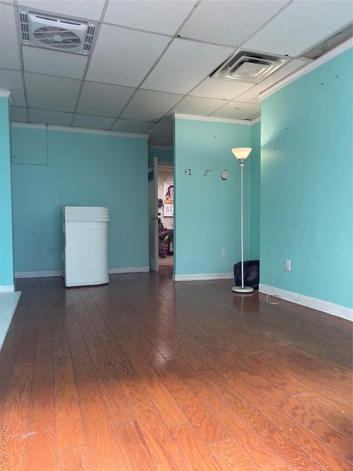 303aande-40 Main St, Flushing, NY, 11354 | Card Image