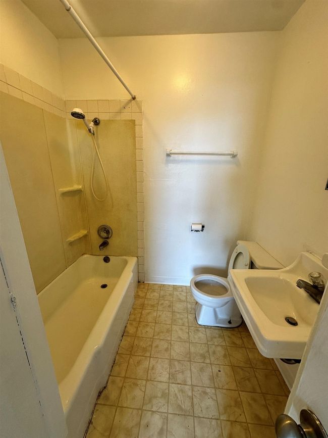 3F - 26 S Galena Ave, House other with 1 bedrooms, 1 bathrooms and null parking in Freeport IL | Image 5
