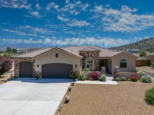 814 N High Ground Dr, Dammeron Valley, UT, 84783-5218 | Card Image