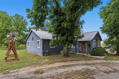 304 N Victor Street, Comanche, TX, 76442 | Card Image