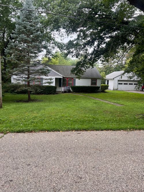127 N Lapham Peak Rd, Delafield, WI, 53018-1935 | Card Image