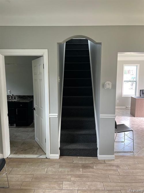 214 S Main St, Almont, MI, 48003-1068 | Card Image