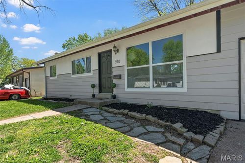 390 Versailles Dr, Florissant, MO, 63031-2100 | Card Image