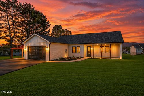137 Crestview Dr, Elizabethton, TN, 37643-4867 | Card Image