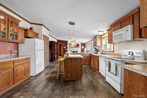 11345 Stoneridge Cir, South Lyon, MI, 48178-6658 | Card Image