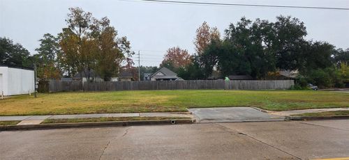 711 E Main St, Humble, TX, 77338-4752 | Card Image