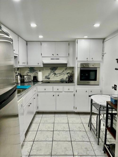 apt-928-400 Kings Point Dr, Sunny Isles Beach, FL, 33160-5305 | Card Image
