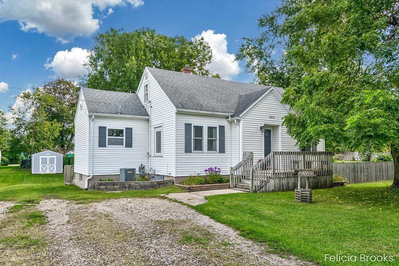 Dutton Ave, Caledonia, MI 49316