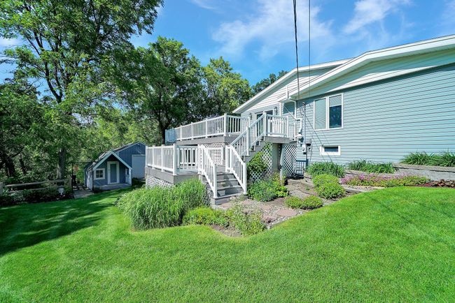 Entertain a crowd with two large levels of deck. | Image 7