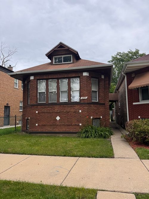 8529 S May St, Chicago, IL, 60620-3320 | Card Image