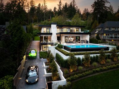 449 Hillcrest St, House other with 6 bedrooms, 6 bathrooms and 8 parking in West Vancouver BC | Image 1