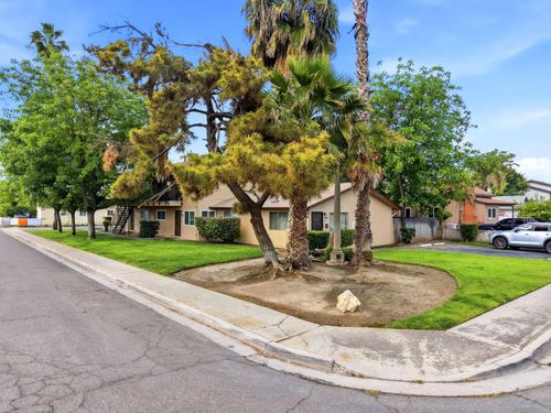 551 E 11th Street, Hanford, CA, 93230 | Card Image