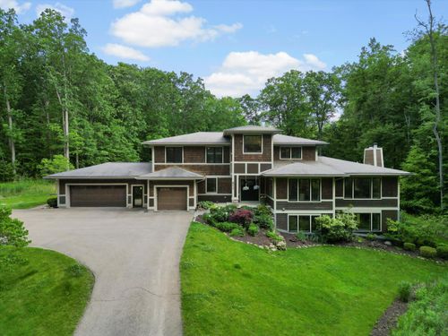 3867 Hawk Crest Rd, Ann Arbor, MI, 48103-4246 | Card Image