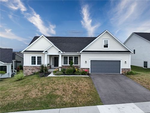 4 Black Wood Cir, Pittsford, NY, 14534-9652 | Card Image