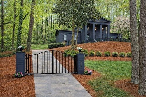 2525 Spalding Dr, Atlanta, GA, 30350-3618 | Card Image