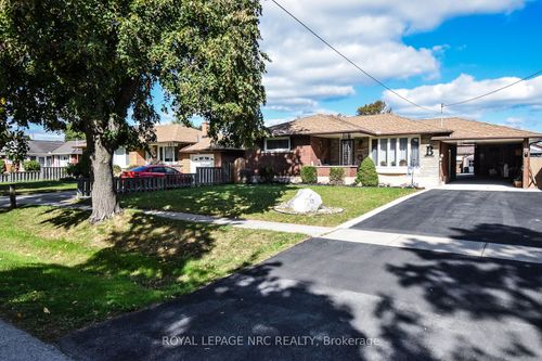 11 Grosvenor St, Saint Catharines, ON, L2M3E1 | Card Image