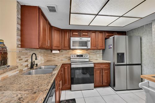 apt-215a-5570 Nw 44th St, Lauderhill, FL, 33319-6154 | Card Image