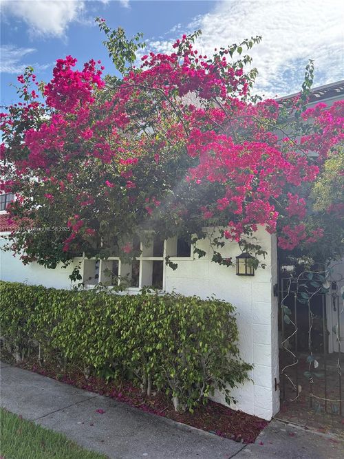 4-20911 Leeward Ct, Miami, FL, 33180-3876 | Card Image